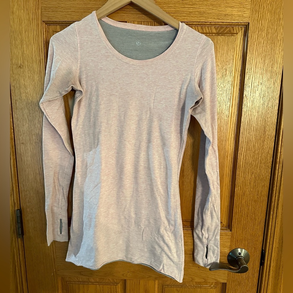 Pre-owned. Lululemon long sleeve tee shirt. Reversible!